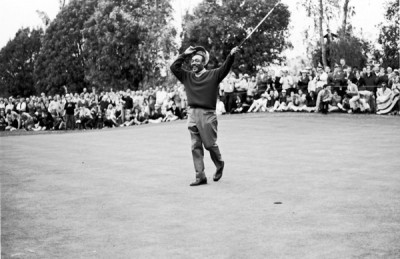 PGA首位黑人球员查理西佛已于3日过世，图为他生前在1969年于洛杉矶巡迴赛夺冠。（图撷取自Golf.com）