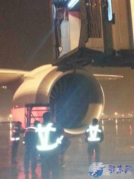 厦航飞机撞出大洞：波音787飞机撞出大洞约排球大小【组图】