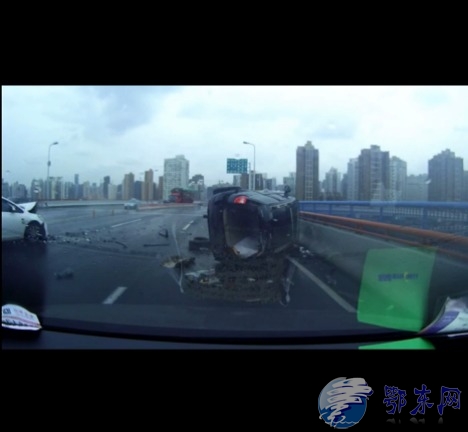 “南浦大桥严重车祸”视频热传 发布者解释曾参与救援